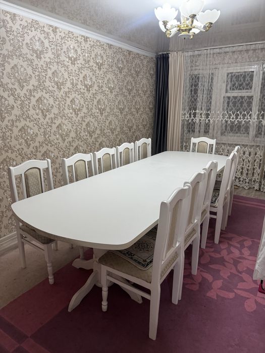 Стол с 12 стульями