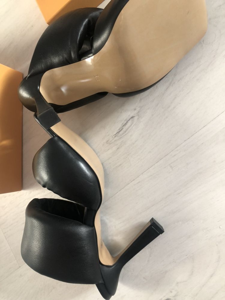 Papuci piele noi
