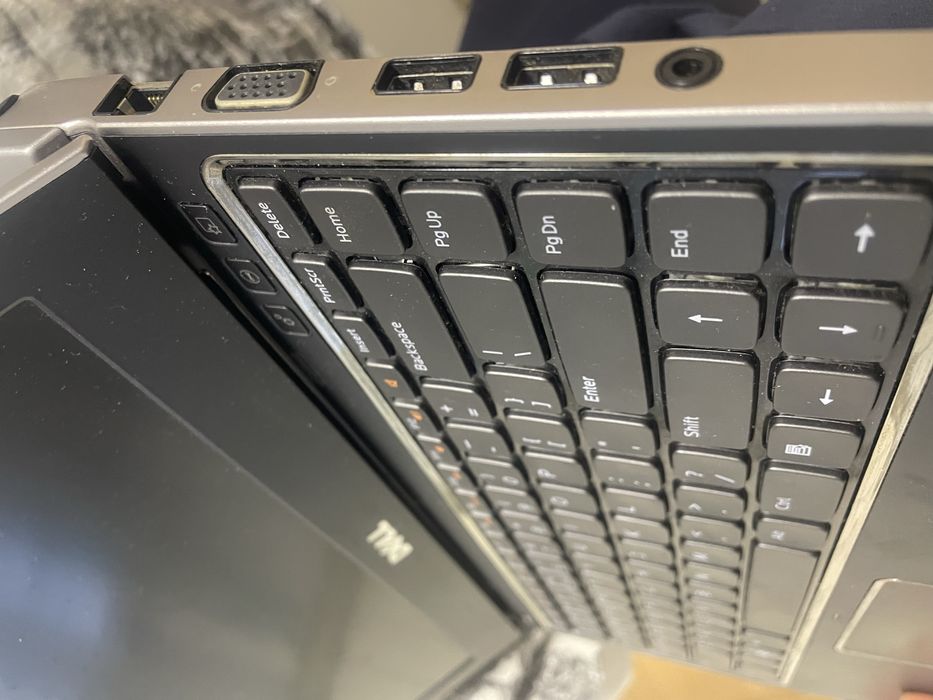 Se vinde laptop HP Vostro V131