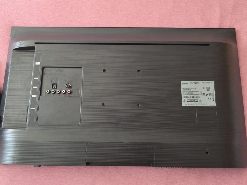 Нов! Samsung телевизор 32инча, HDTV N4000 Series 4 LED