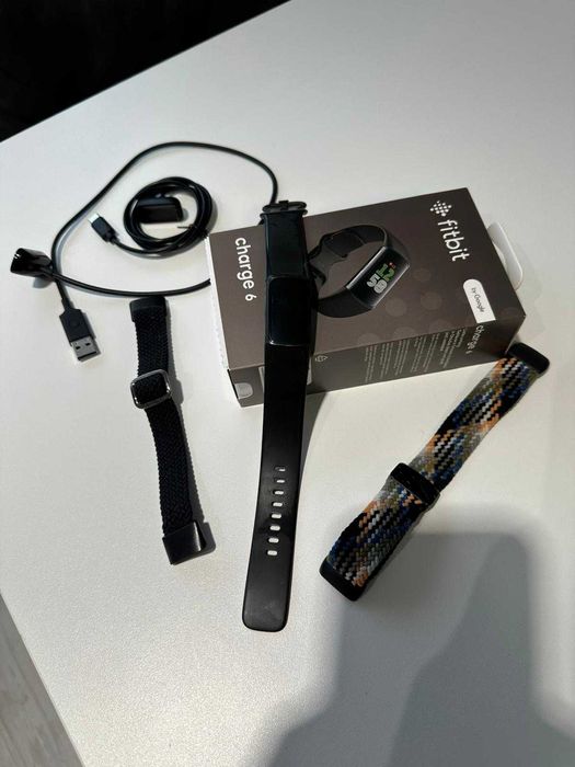 Fitbit Charge 6 - cu 2 bratari extra si cabluri de incarcare