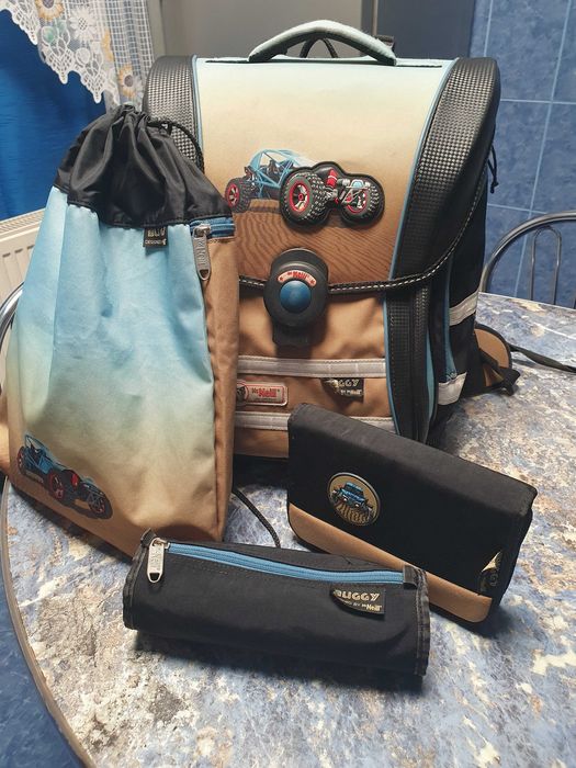 De vanzare set de 2 ghiozdane,un set Step by step si celalalt McNeill