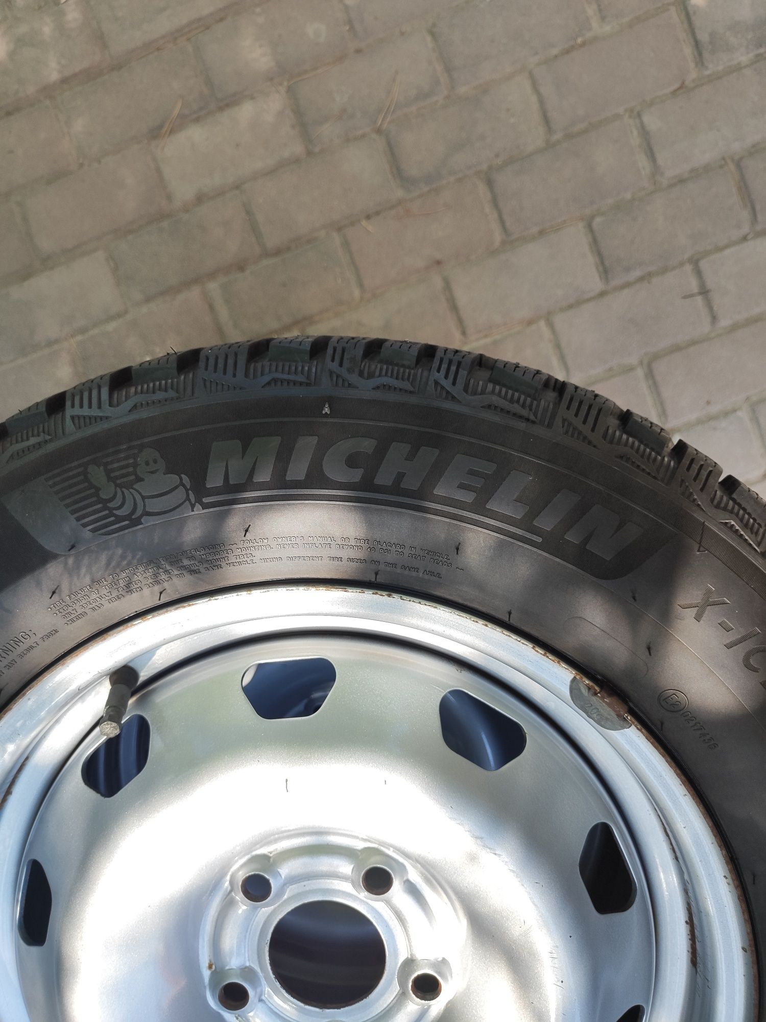 Комплект зимней шипованой резины Michelin X- Ice North 4 215/65 R16