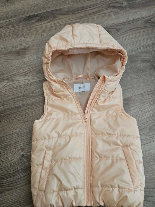 Детско плътно елече с качулка 86