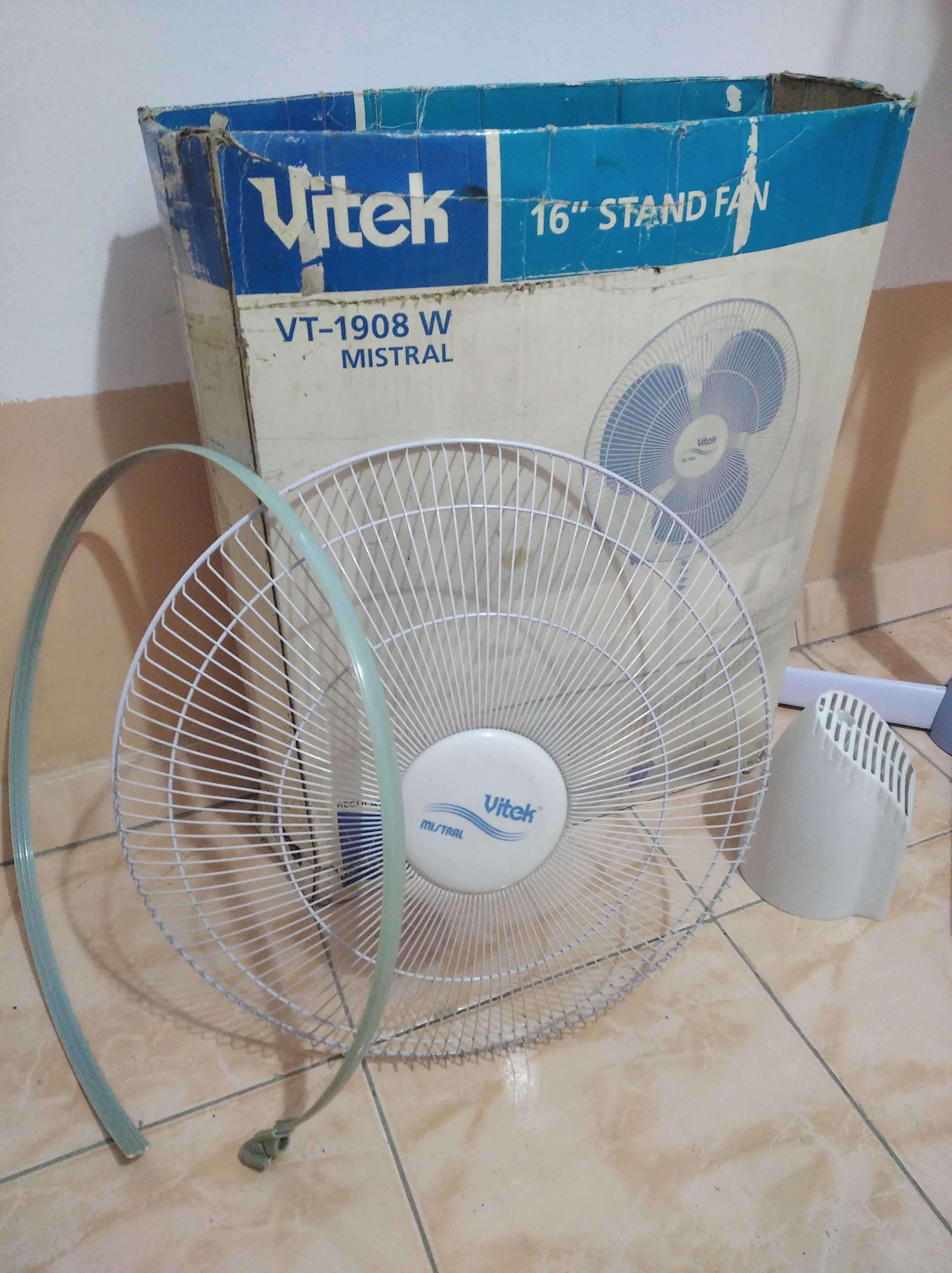 Вентилятор Vitek.