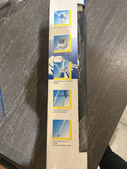 Продавам чисто нов лек статив WT3042 – неизползван