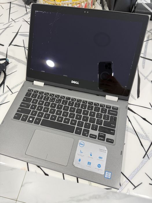 Laptop Dell Inspirion P69G pentru piese ( Display spart )