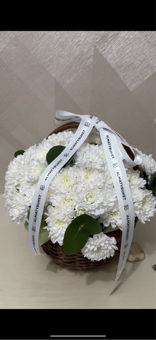 огромный тяжелый букет хризантемы