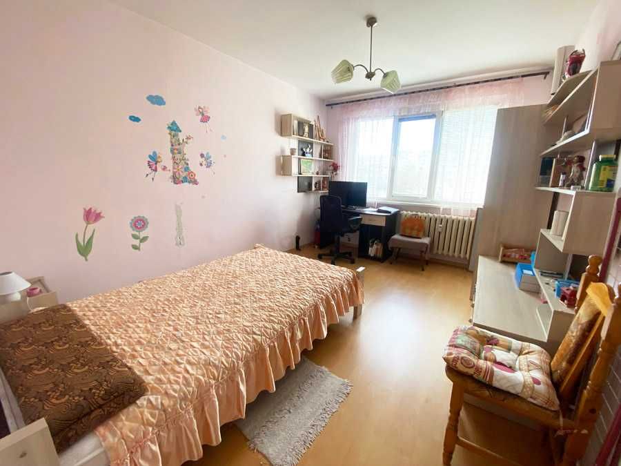 Продава се Тристаен апартамент в София, Център - 88 кв.м за 765 €/кв.м - Снимка #2