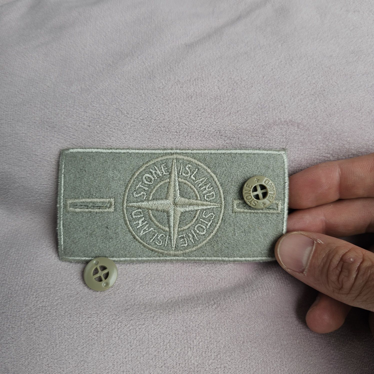 Badge Stone island new beige