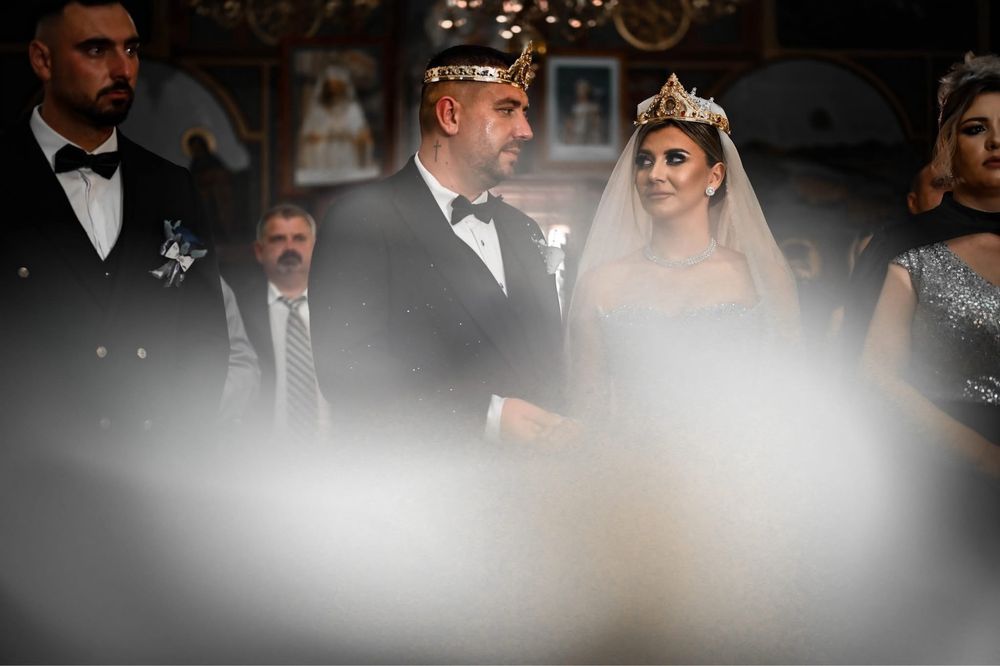 AK Mega Events - Aducem povestea ta in lumina elegantei