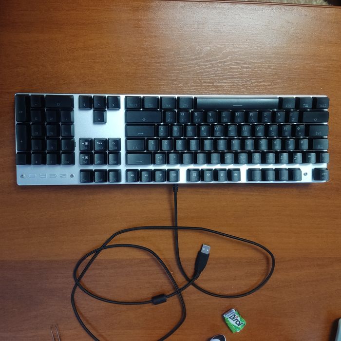 Продам клавиатуру