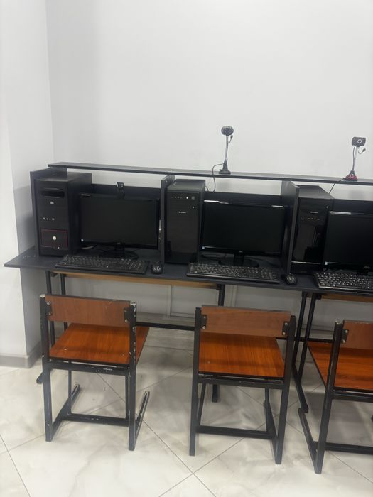 Компютор сотилади холати зўр 7 виндус қўйилган ва оперативка қўйилган