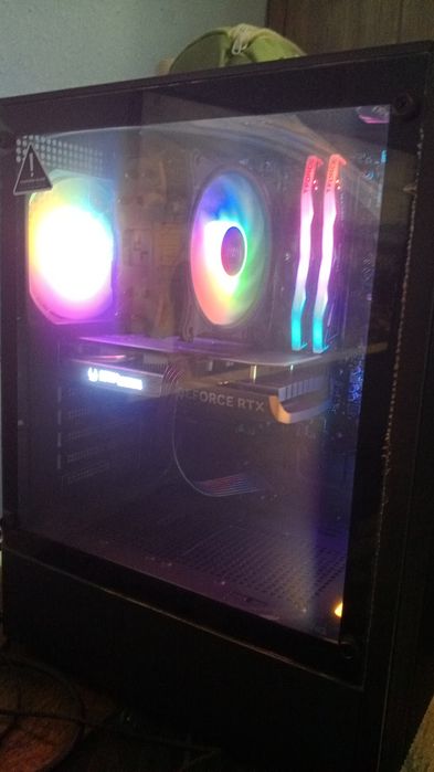 Компьютер кейс килиб тахланган