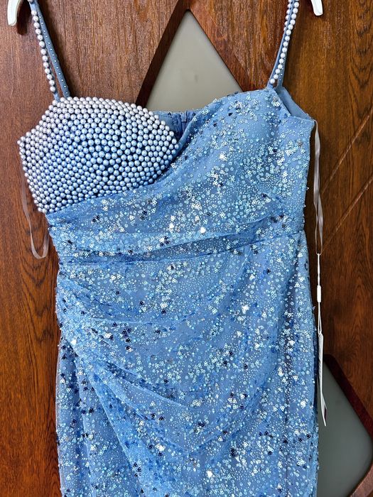 Чисто нова официална рокля