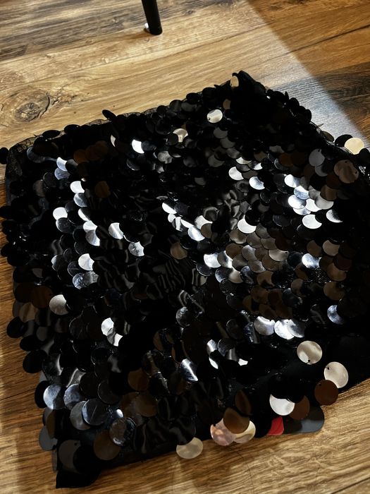 Къса лъскава пола