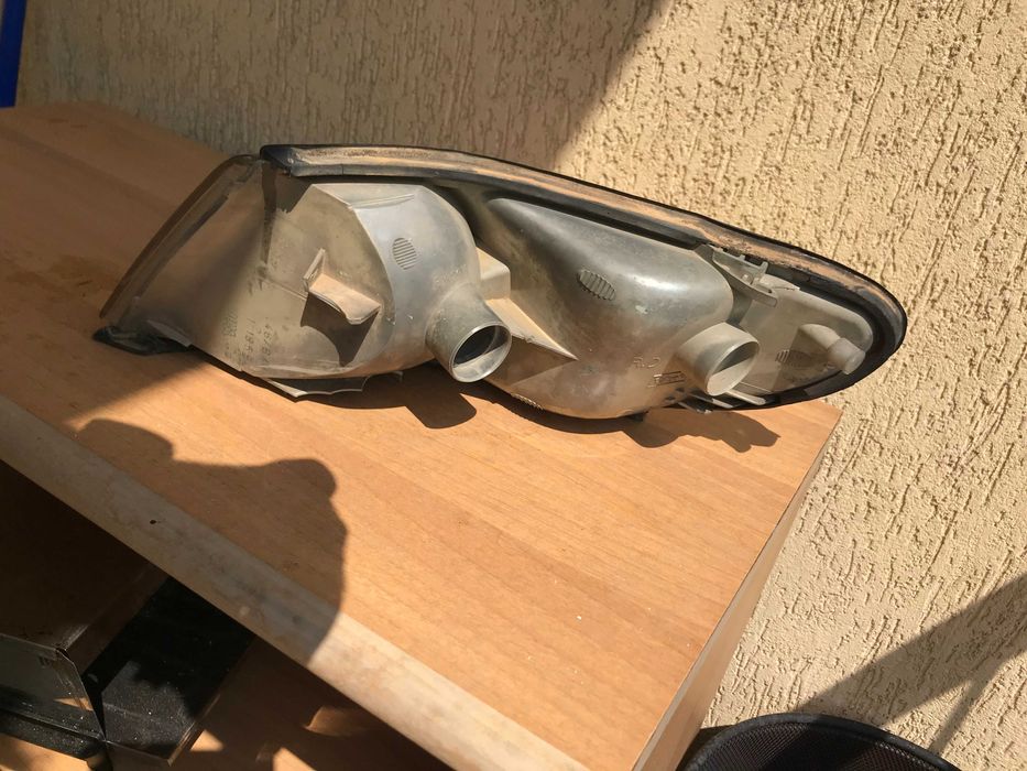 Десен преден мигач Saab 900 бял