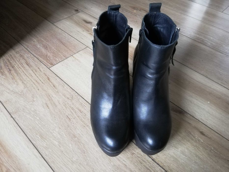 Vand pantofi si botine