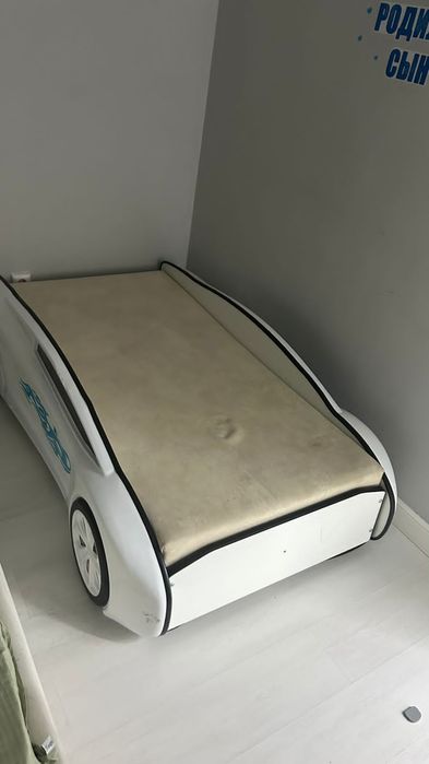 Детская кровать машинка