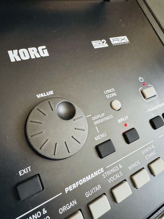 Korg PA300 folosita extrem de putin