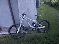 Vand sau schimb cu bicicleta enduro/motocross  commencal supreme v3