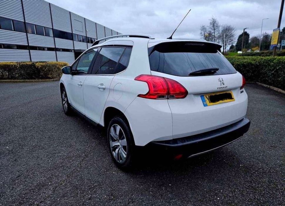 Stopuri triple Peugeot 2008