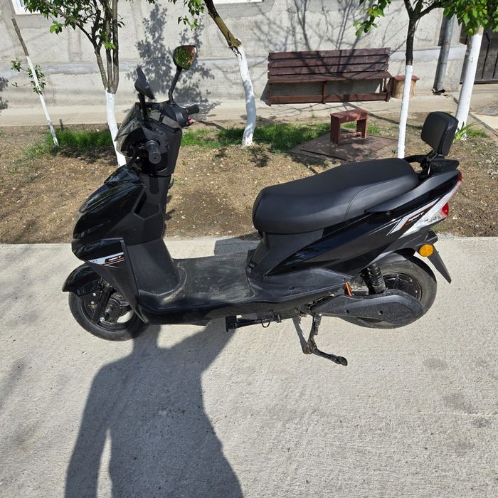 Vând scuter electric
