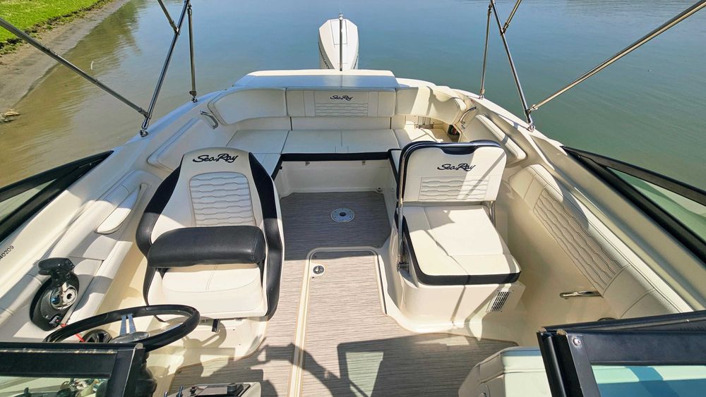 searay 210 spx ..2020..mercury 200 hp model nou ..sinrad