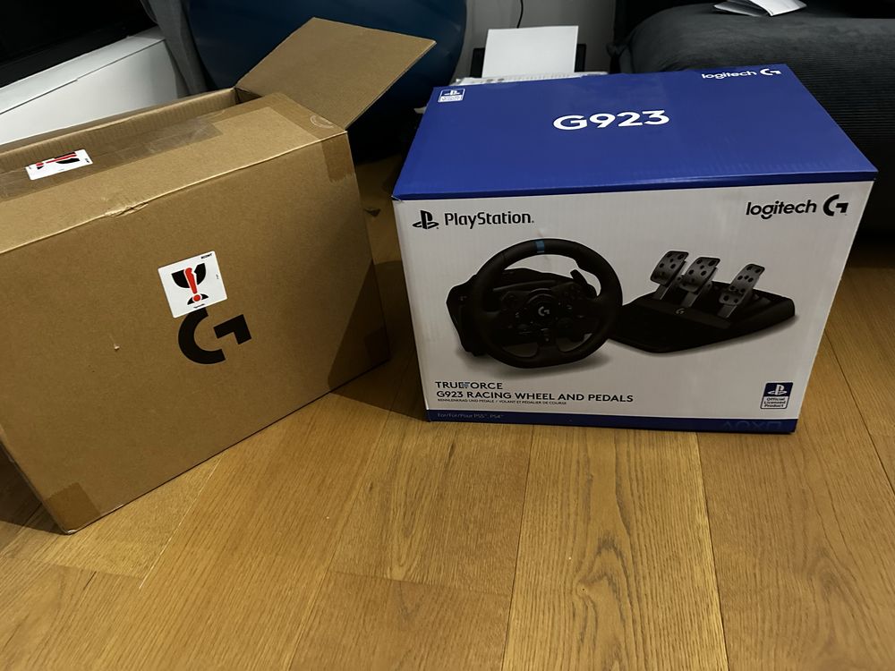 Logitech G923 Волан и Педали - в Гаранция