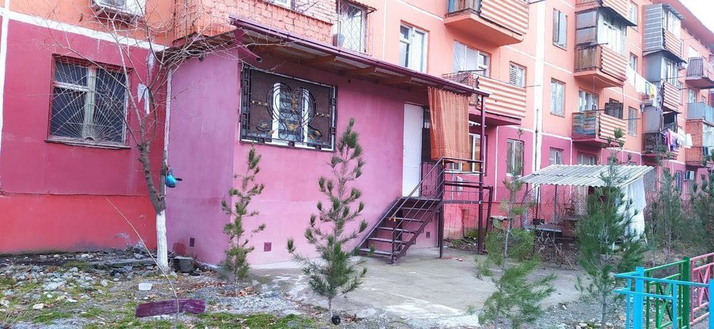 Fargona do kanal 26 Maktab roparasida joylashgan kv sotiladi