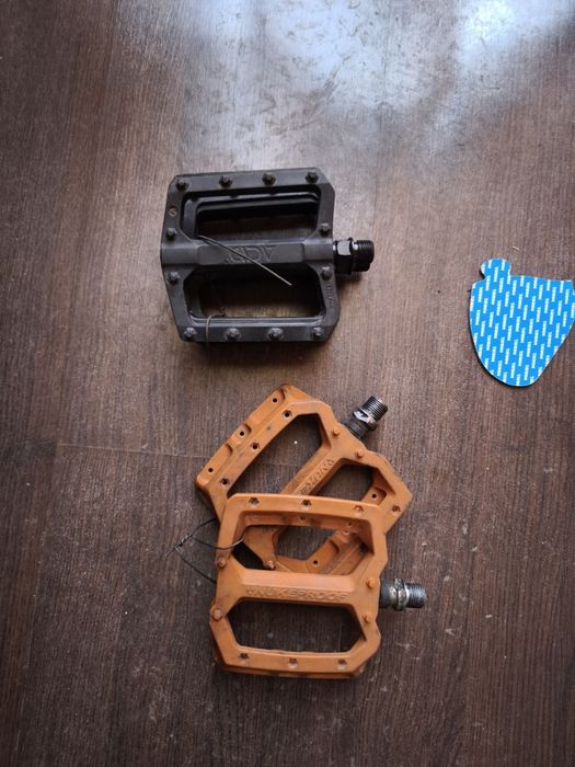 Vand pedale bicicleta stare buna