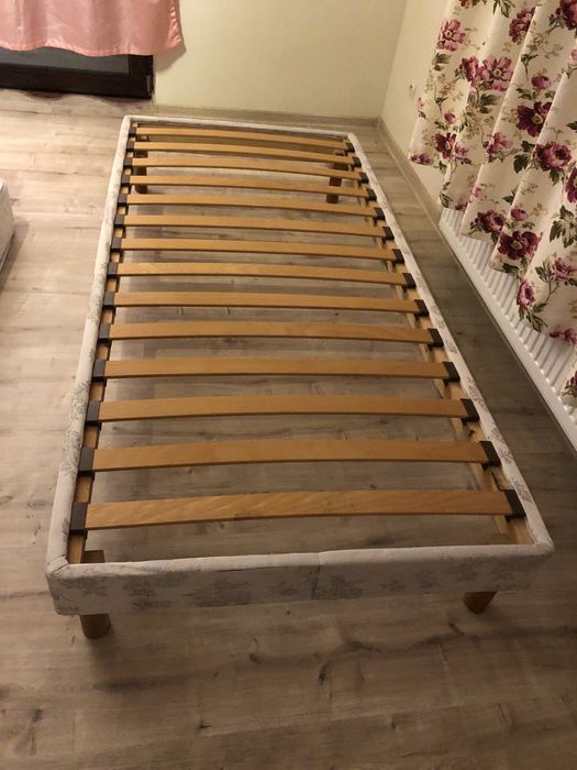 Pat cu saltea pentru o persoana