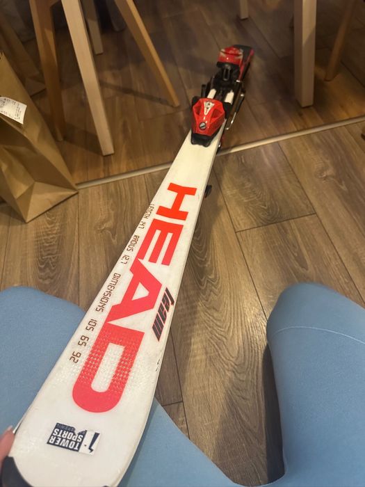 Vând skiuti bețe si clapari