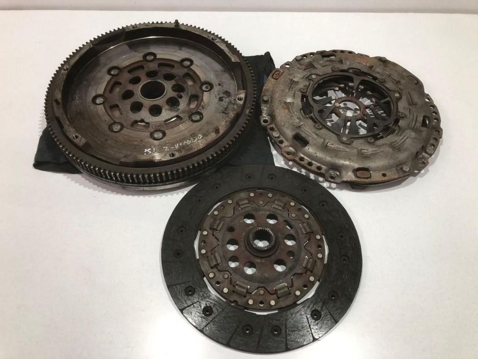 Kit ambreiaj luk Volkswagen Passat CC (2008-2012) 1.8 tfsi CDAA 06j141031