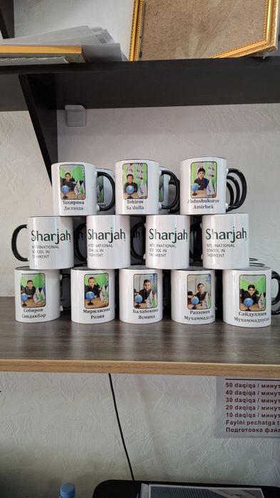 Yangi yil kayfiyatini uyga o‘lib kiradigan rasm tushurilgan bakallar