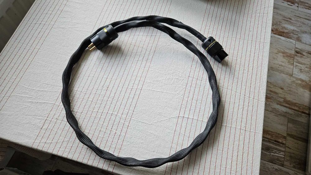 LAB 12 Gordian Multifunctional Power Distributor / Conditioner