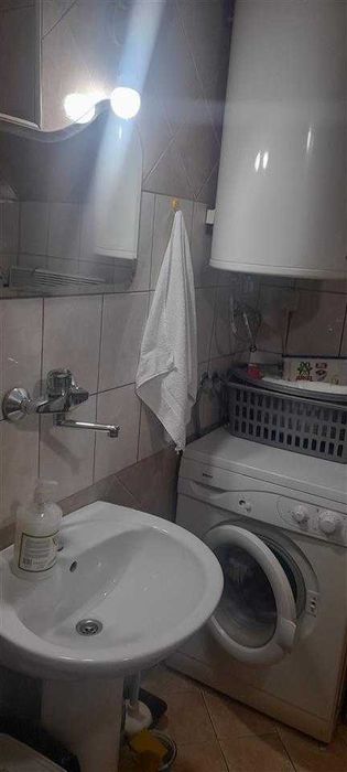 Дава се под наем Двустаен апартамент в Бургас, Възраждане - 58 кв.м за 178.5 € - Снимка #2