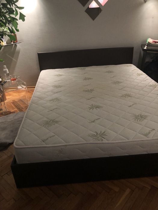 Спалня с матрака се продава