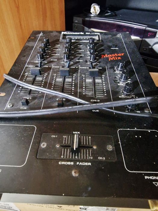 Mixer 3 canale Numark DM1100X