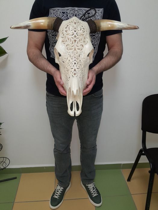 Decorațiune cap de taur sculptat