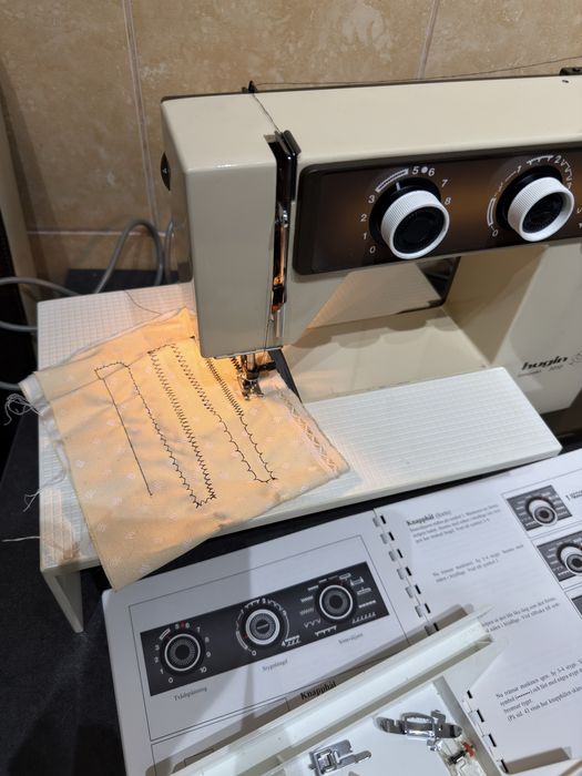 Masina de cusut festonat si butoniere Hugin Germania