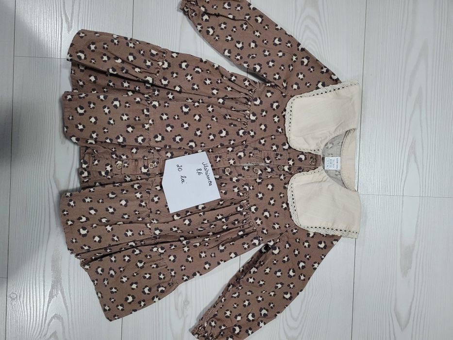 Vand haine mărimea 86,preț pe bucata
Nu asigur transport