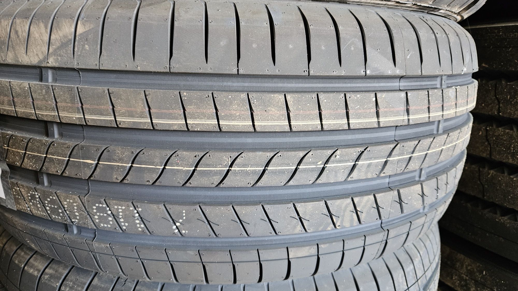 225/50R17 Тайландски гуми за EV