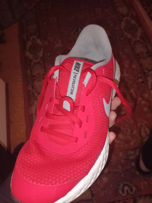 Vând adidas,i adidas negri și NIKE revolution  rosu