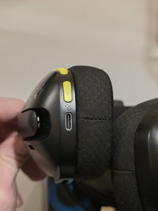 Безжични слушалки Logitech G435