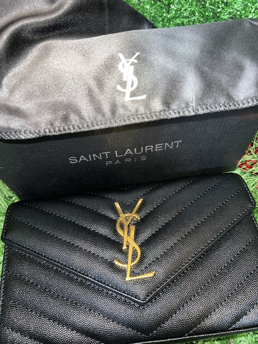 Geanta Saint Lauren neagra, piele fină si moale.