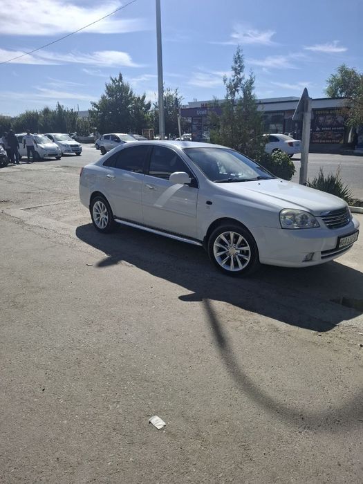 Laseti mashina 1,8 sotiladi