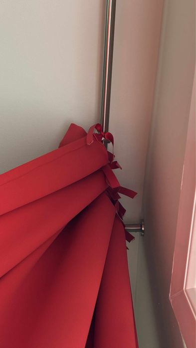 De vanzare draperii rosii