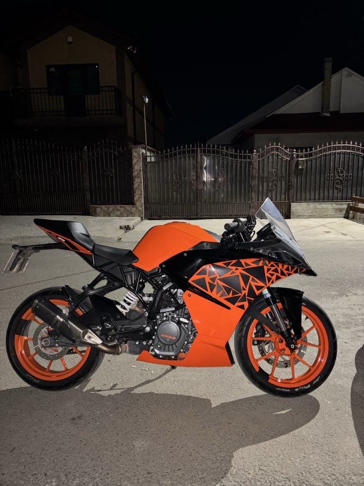 Ktm rc 125.