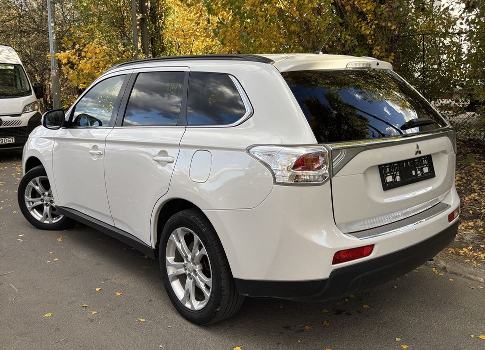 Mitsubishi Outlander 2013 4X4 7 Locuri Euro 5 Alb Perlat Camera Navi